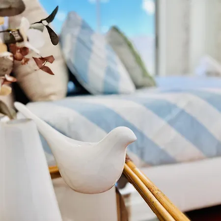 Bayline Luxury And Pool Apartament