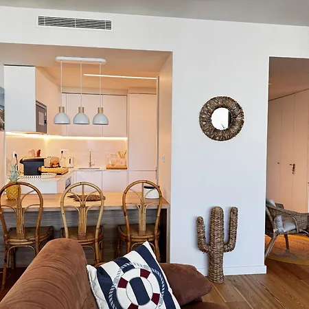 Bayline Luxury And Pool Apartament