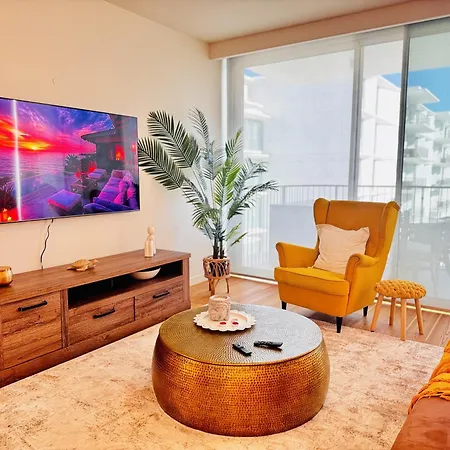 Bayline Luxury And Pool Apartament