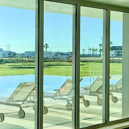 Bayline Luxury And Pool Apartament